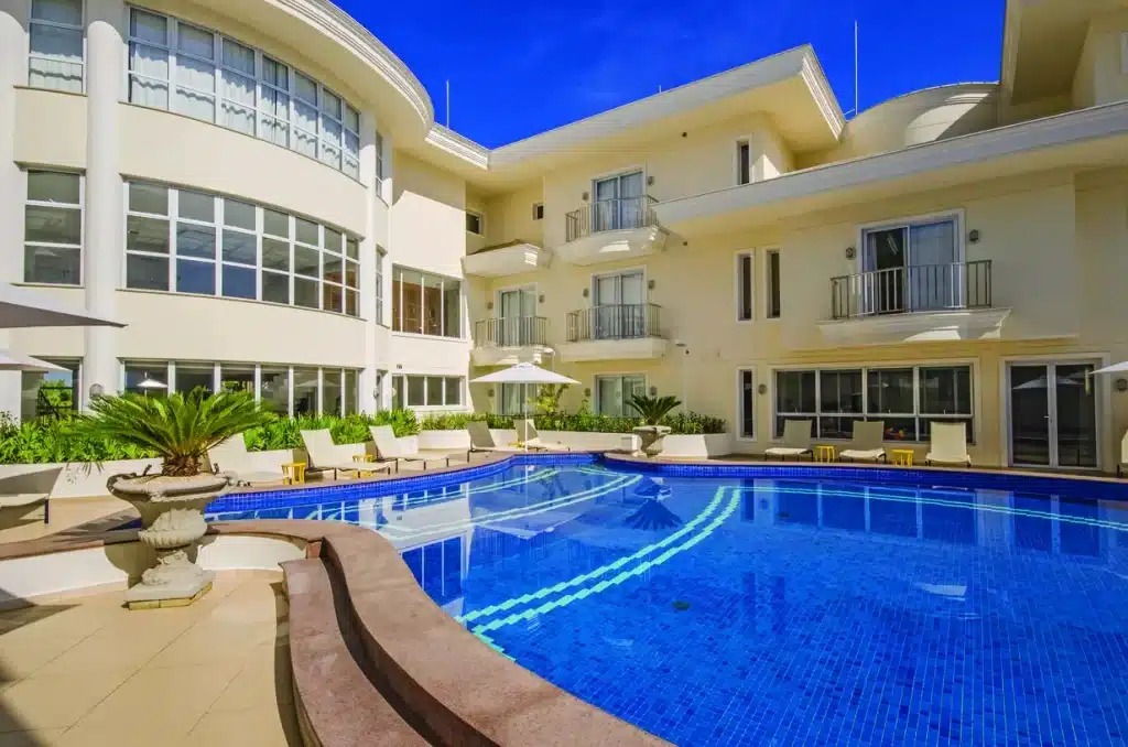 Ambientes e área de lazer do Doral Guarujá